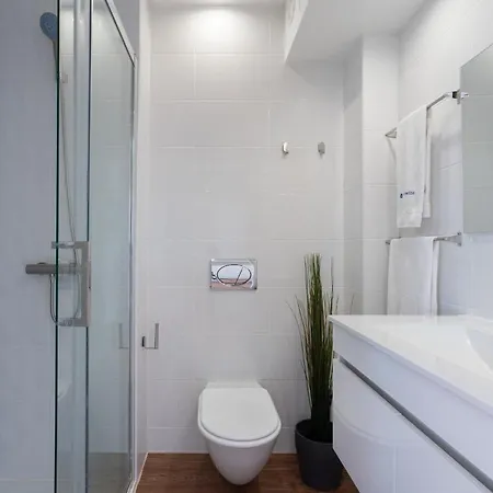 Sunny Bright Flat W Balcony - Ace Location Appartement